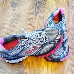 Brooks Tennis Shoes